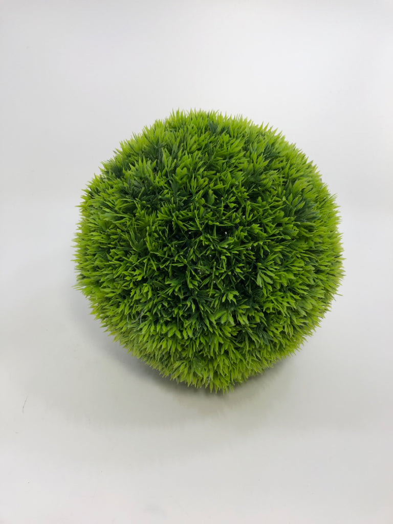 FAUX GREENERY GRASS BALL DECOR.