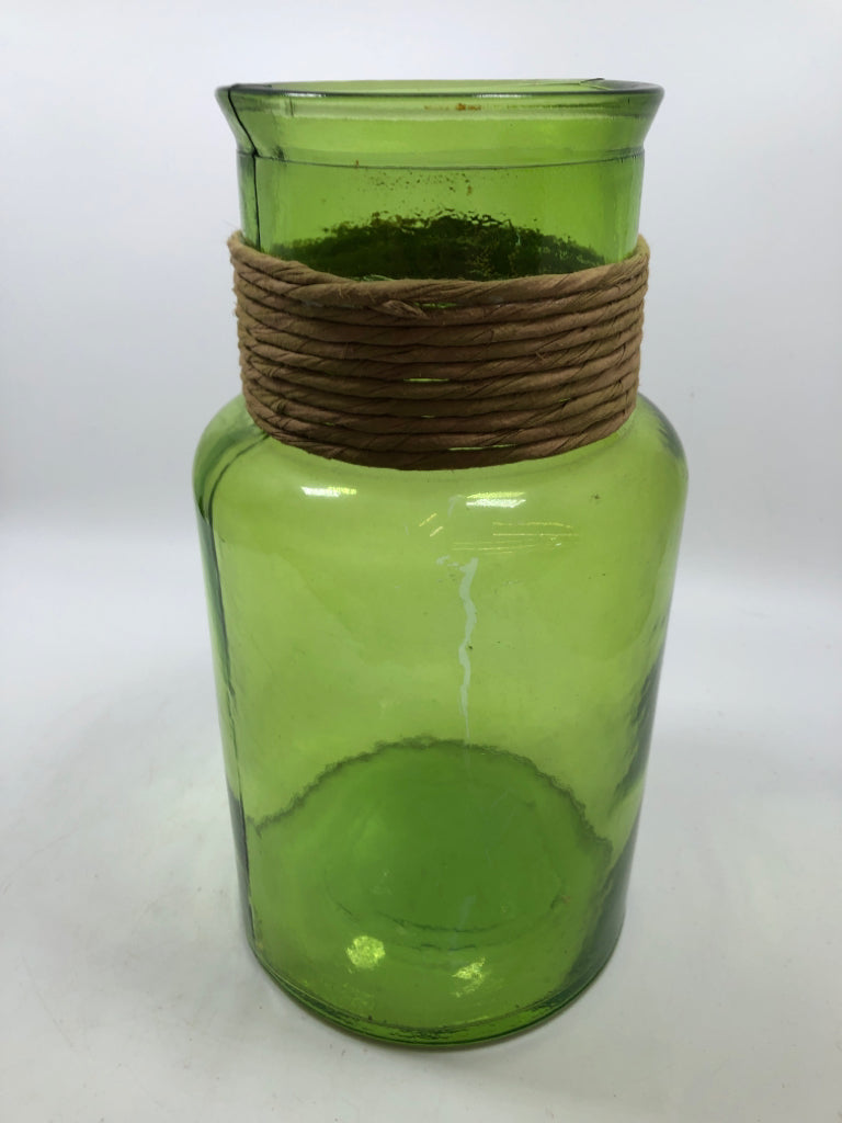 LG GREEN GLASS VASE W/TWINE.