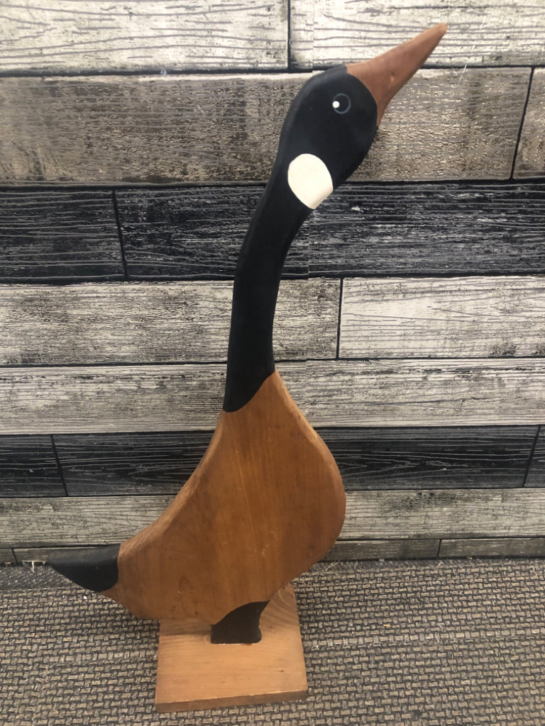 WOOD PRIMITIVE GOOSE.