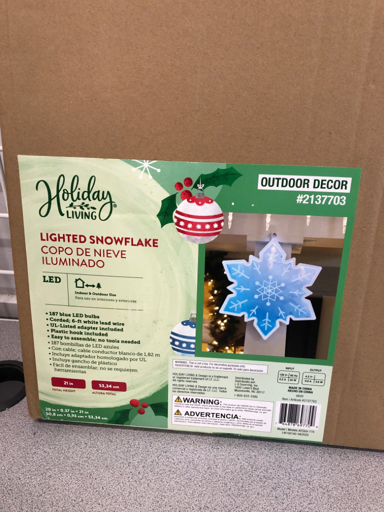 NIB LIGHTED SNOWFLAKE OUTDOOR HANGING.