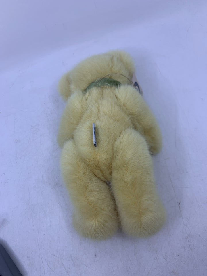 LIGHT YELLOW BEAR W/ GREEN BOW BOYDS BEAR.
