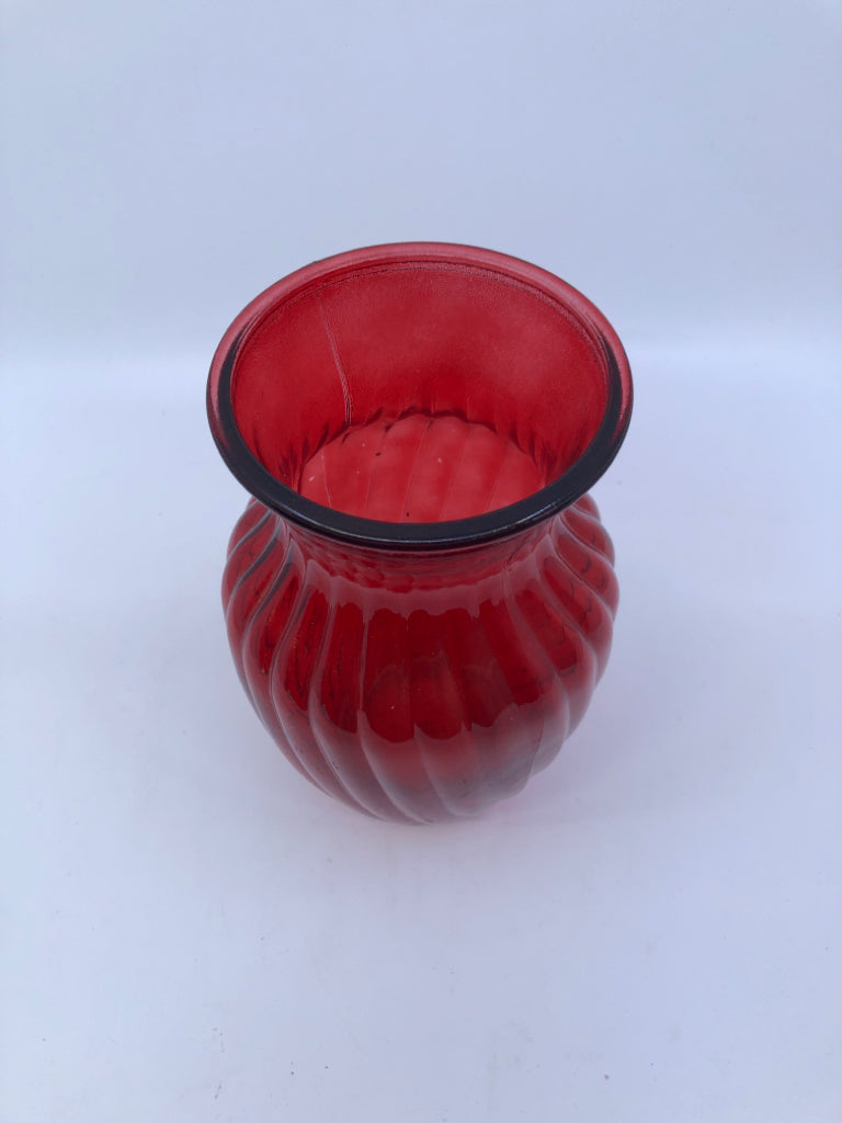 RED SWIRLED VASE.