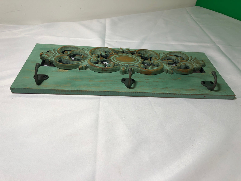 GREEN WASHED 3 HOOK WALL HANGING.