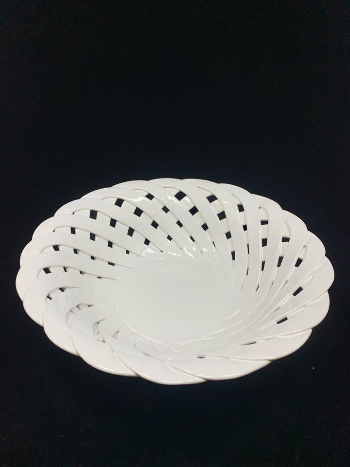 WHITE CERAMIC BASKET WEAVE BOWL.