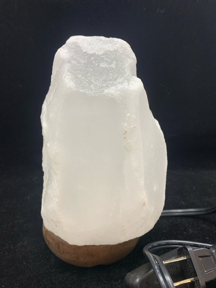 WHITE SALT LAMP.