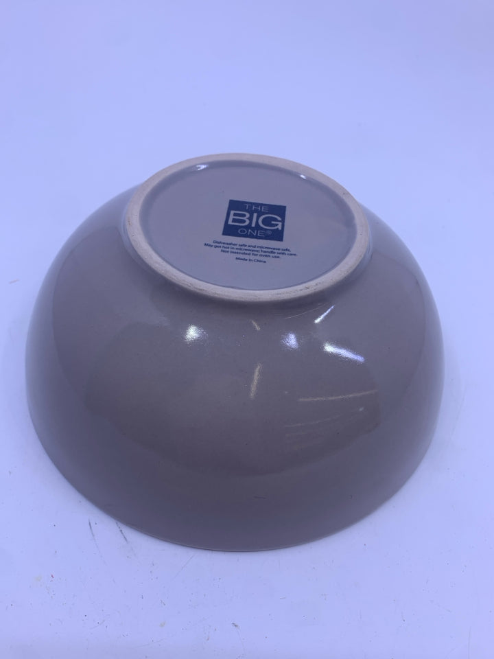 4 GREY/BROWN SHALLOW BOWLS.