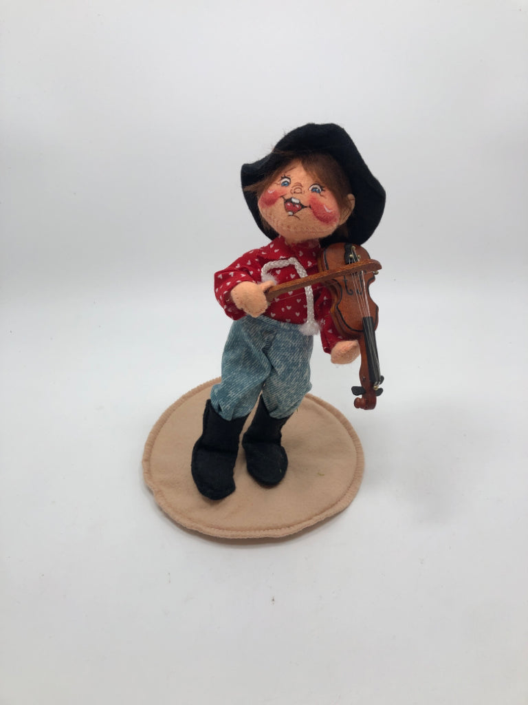 ANNALEE BOY PLAYING VIOLIN.