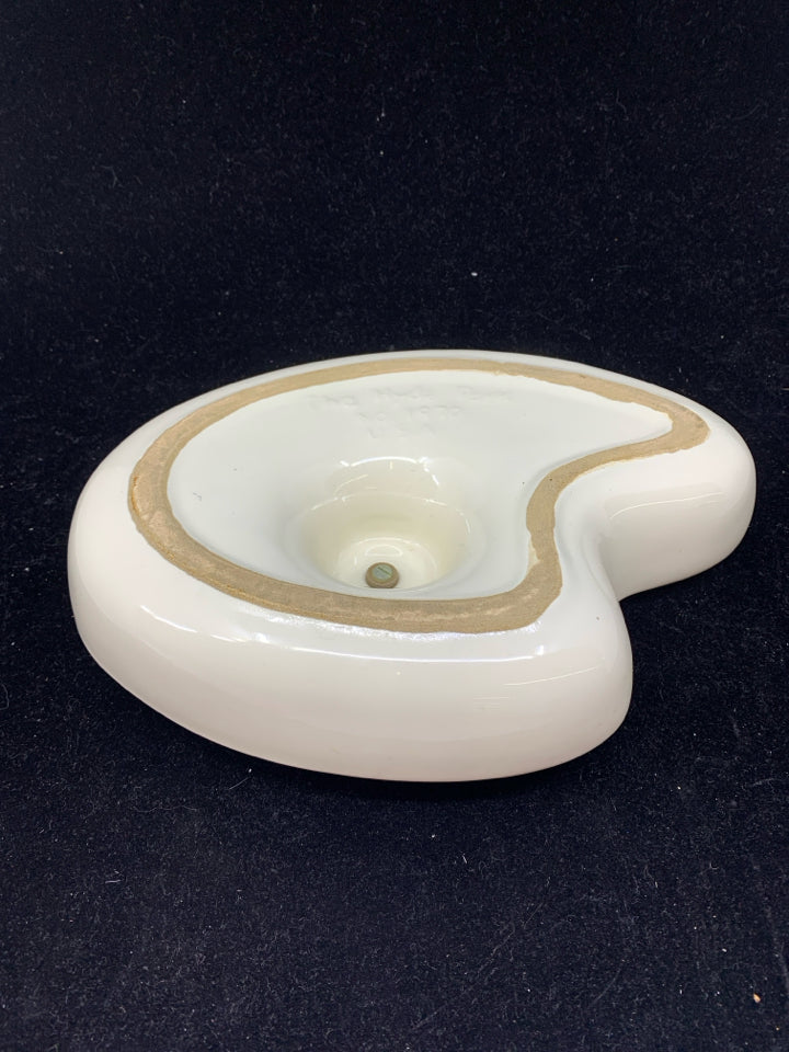 VTG ROSEVILLE POTTERY "THE HYDE PARK" ASHTRAY.