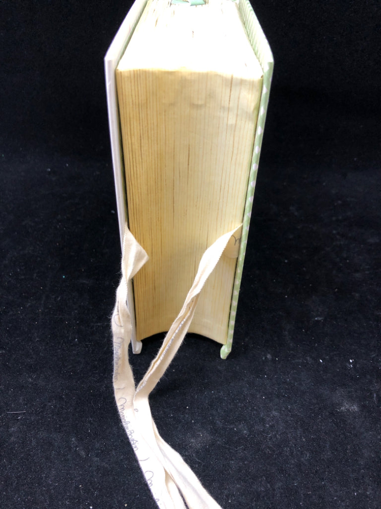 BIRD BOOK GIFT BOX W/TIE.