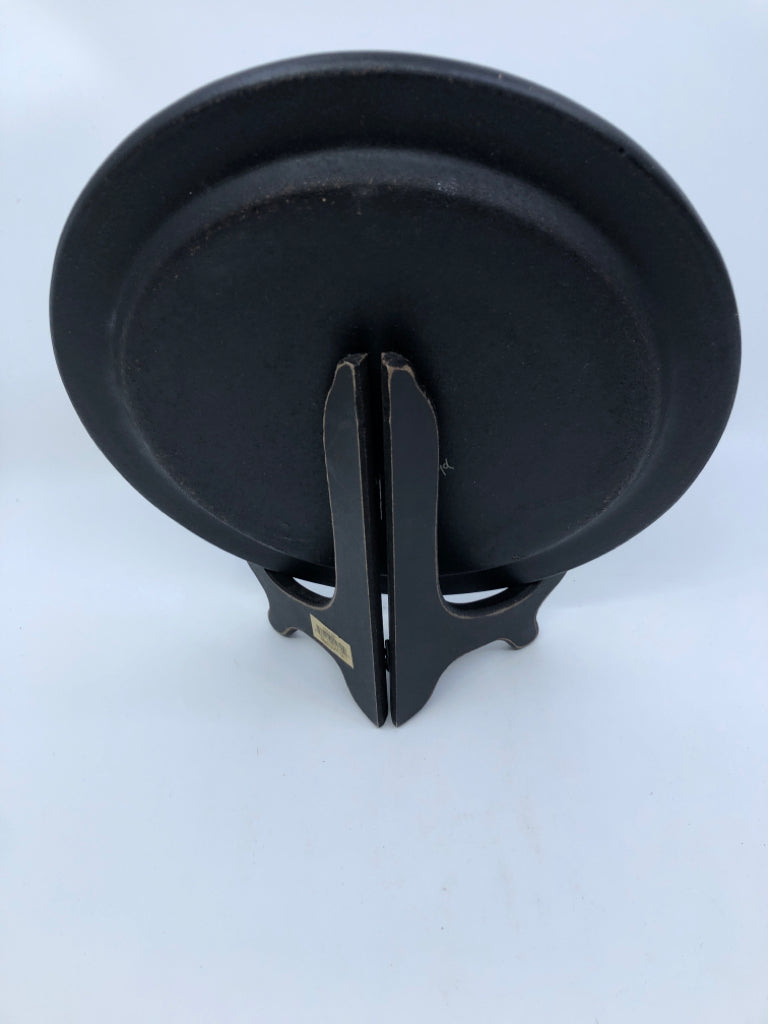 PRIMITIVE SPENDING TIME PLATE W BLACK STAND.
