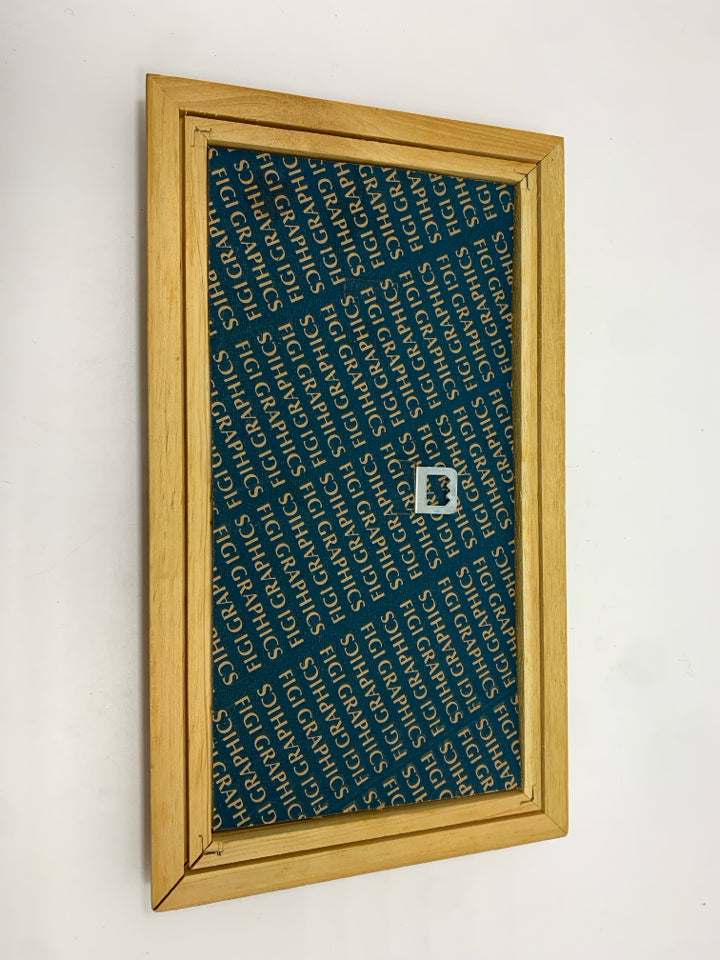 FRIENDS BEARS PRINT IN WOOD FRAME.