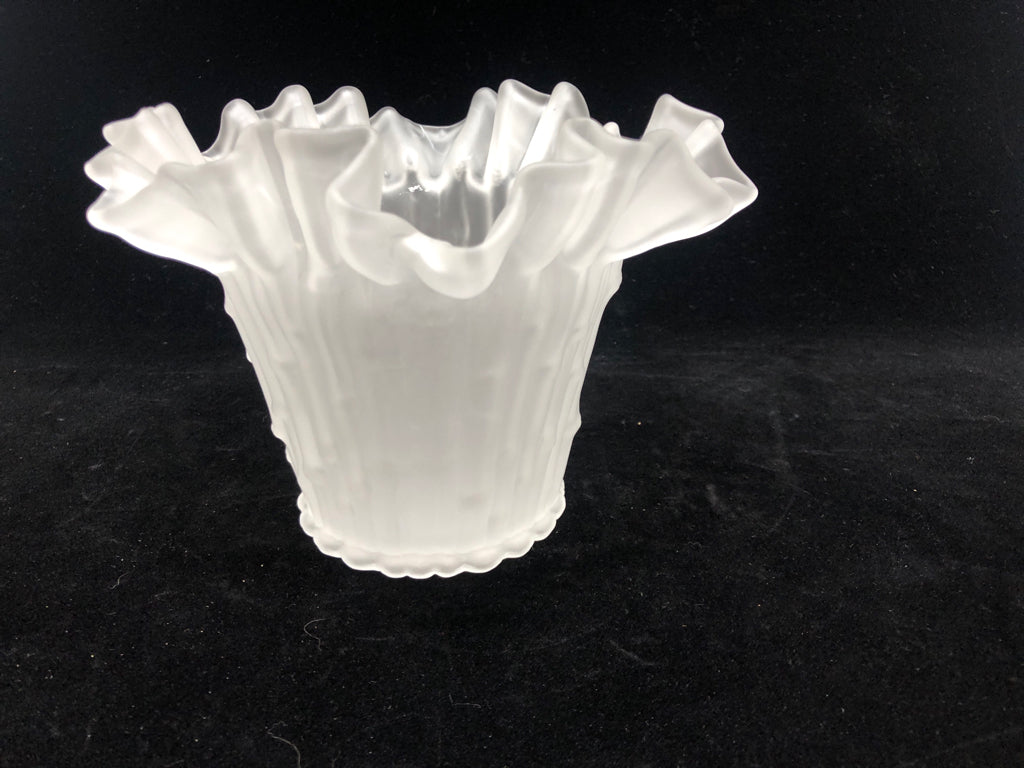 FROSTED RUFFLED GLASS CANDLE HOLDER.