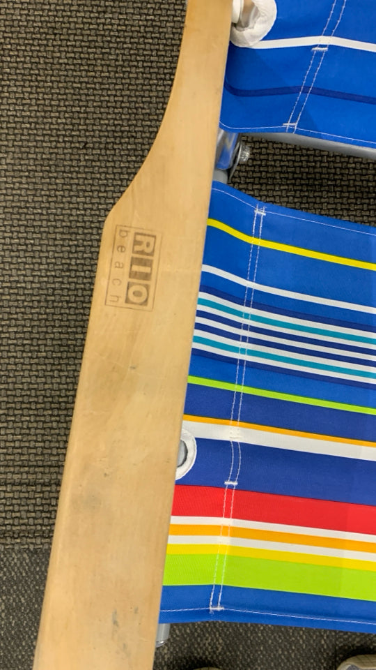 BLUE STRIPE RIO BEACH CHAIR W/SUN COVER.