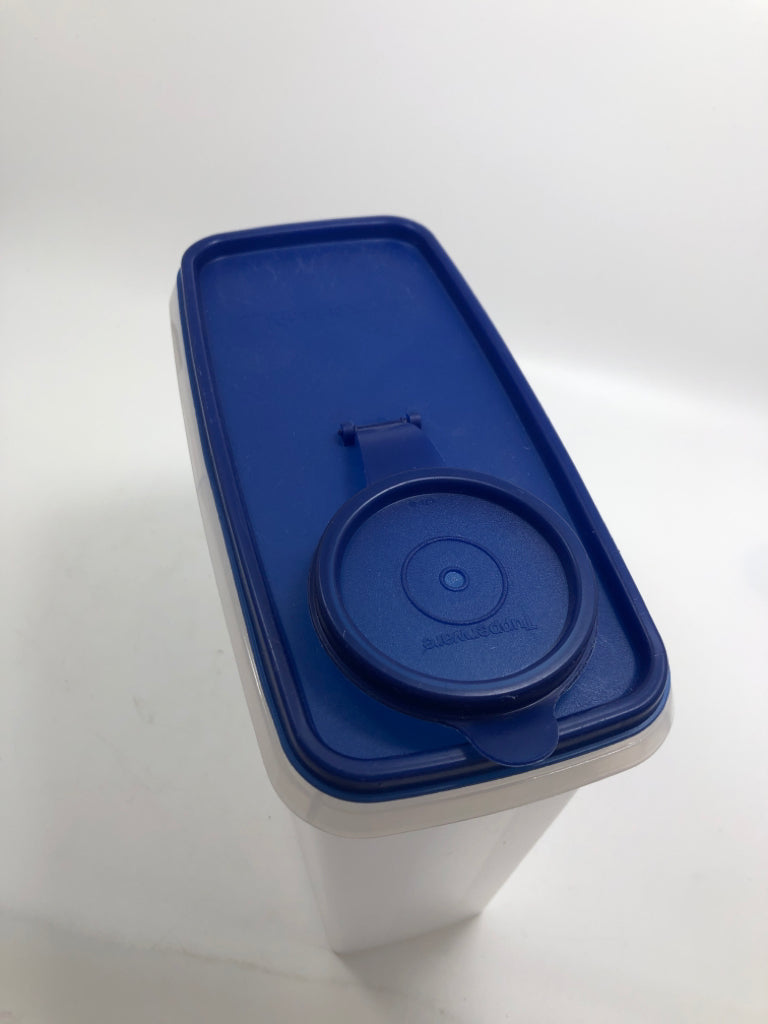 TUPPERWARE CEREAL CONTAINER W/BLUE LID.
