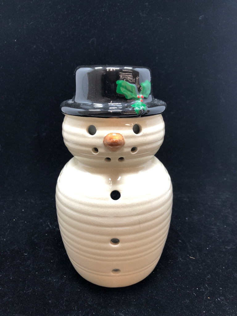 CERAMIC CANDLE HOLDER.