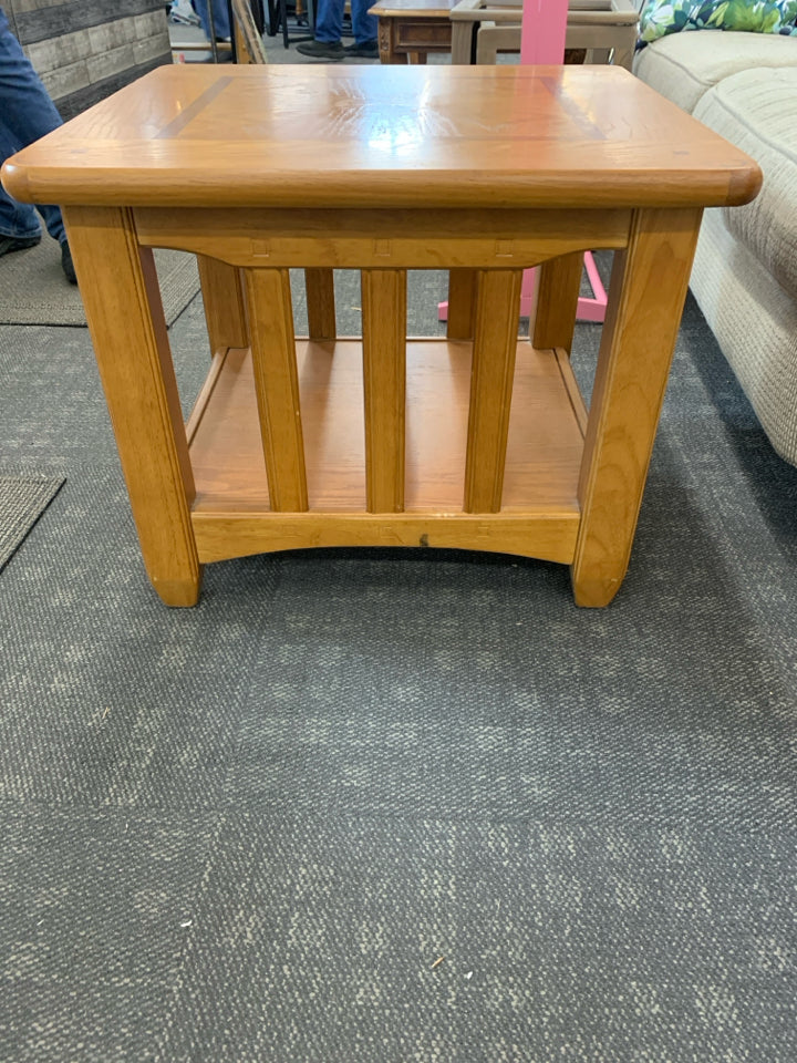OAK WOOD BOTTOM SHELF END TABLE.