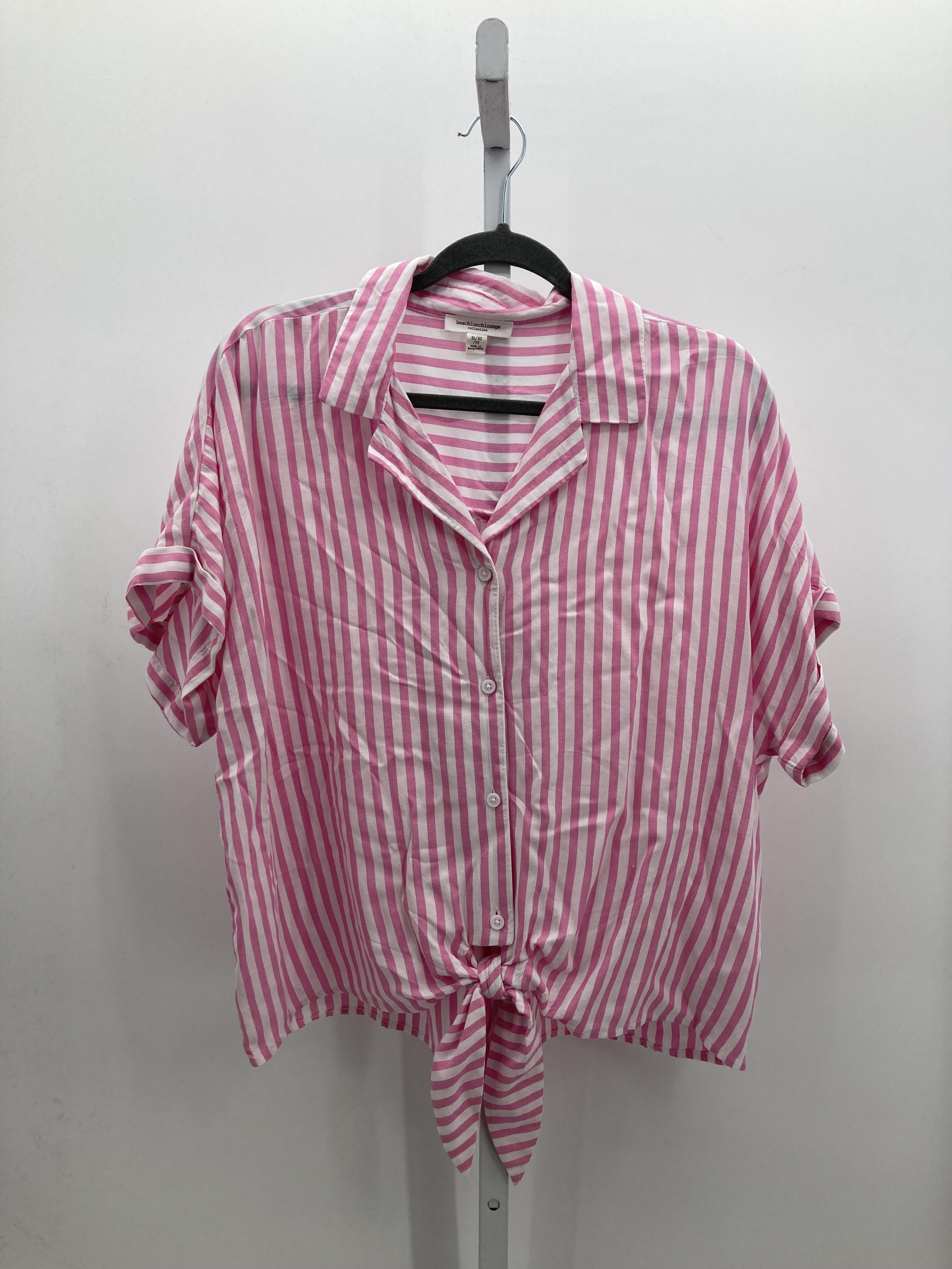 Size Extra Large Misses Short Sleeve Shirt
