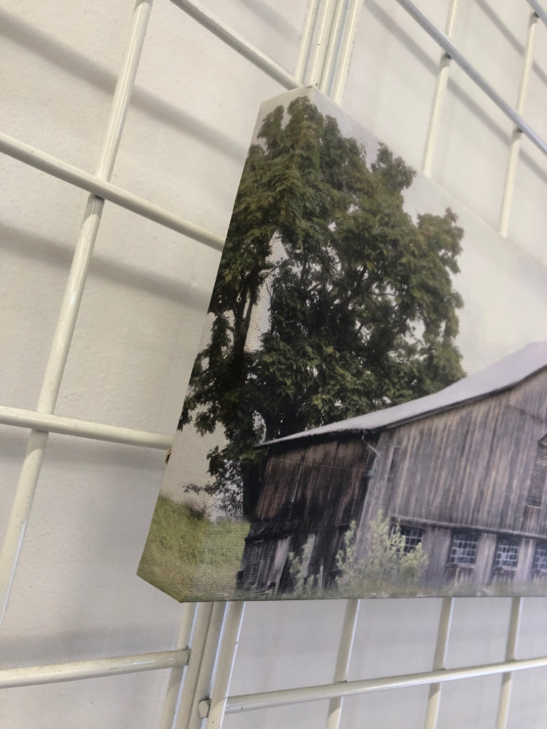 FARM PRINT WALL HANGING.