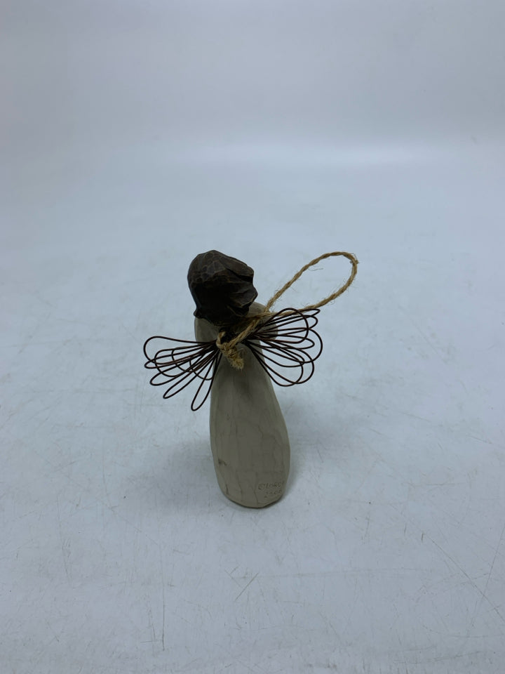 MINI ANGEL OF THE HEART ORNAMENT.