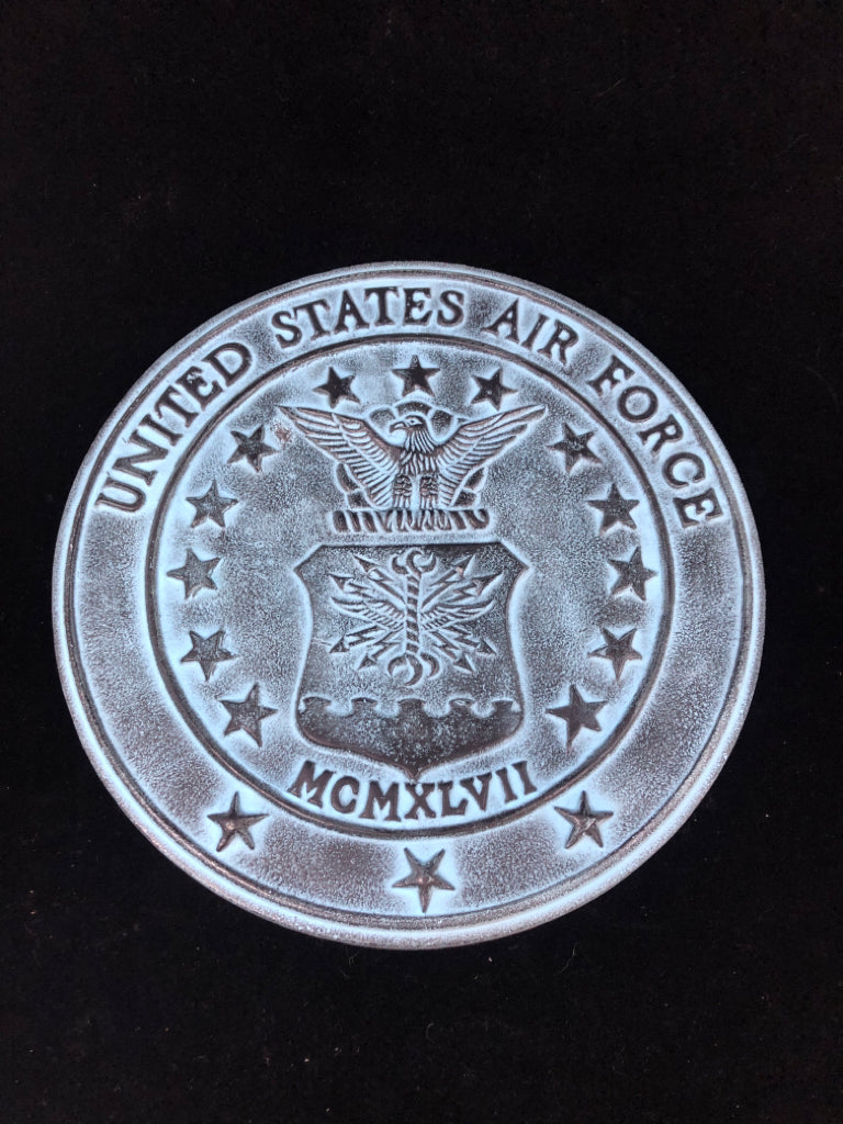 BLUE BRUSHED UNITED STATES AIR FORCE MCMXLVII PLAQUE METAL WALL-HANGING.