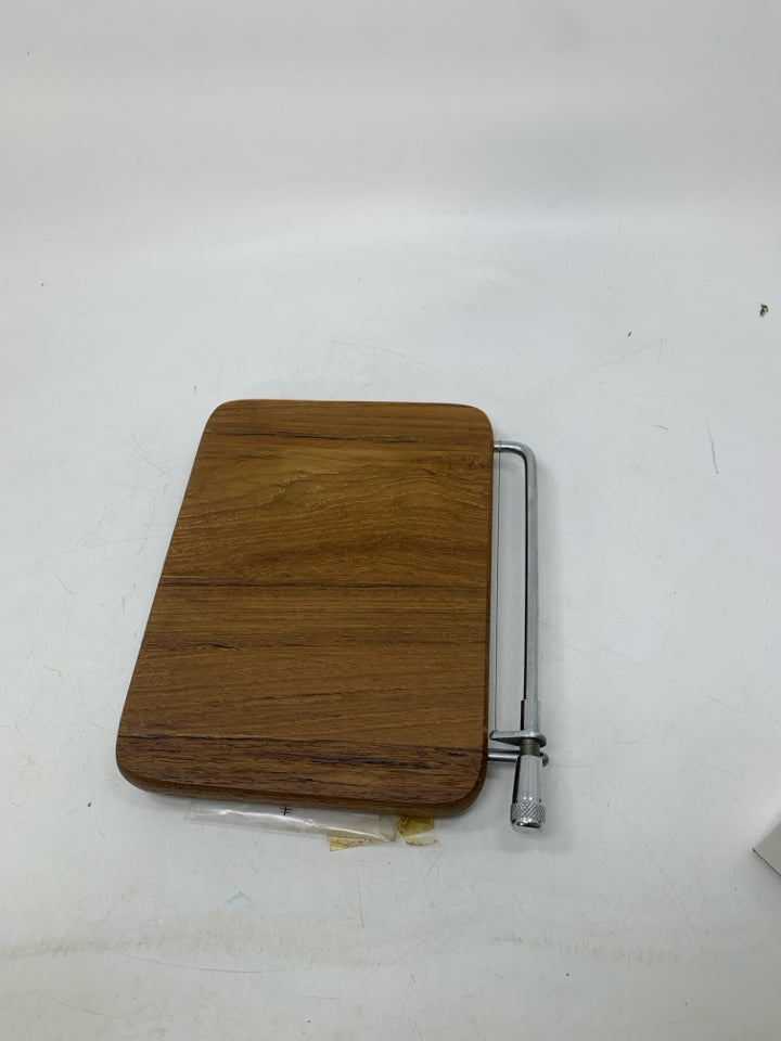 VTG TEAKWOOD CHEESE BOARD/CUTTER.