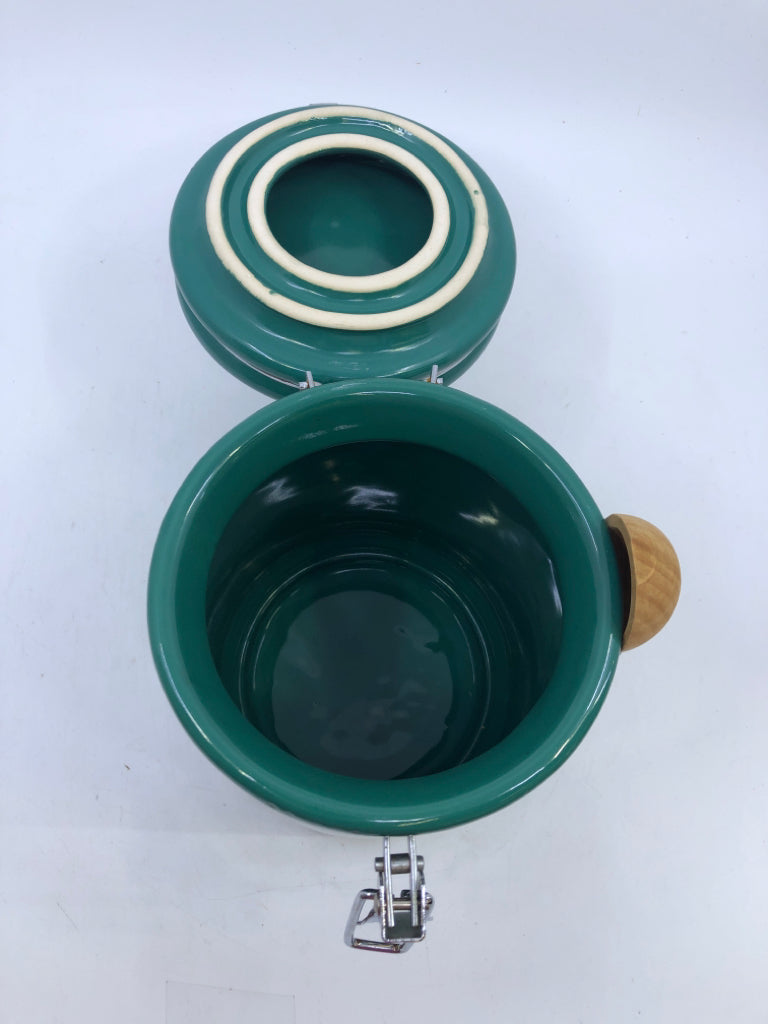 4PC BRIGHT GREEN CANISTERS W SPOONS.