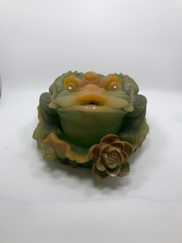 2PC RESIN MONEY FROG GARDEN DECOR.