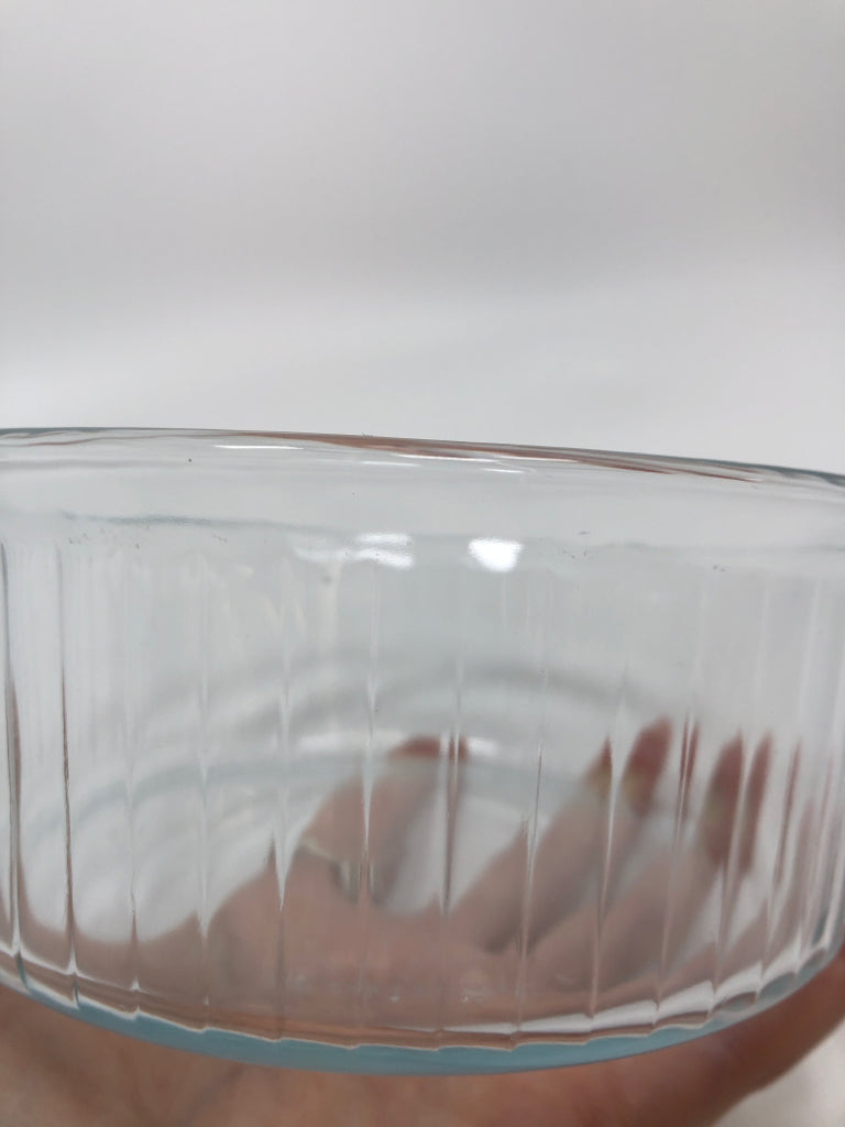ROUND GLASS PYREX DISH.