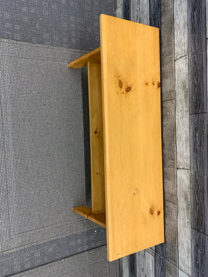 OAK WOOD BENCH W BOTTOM SHELF.