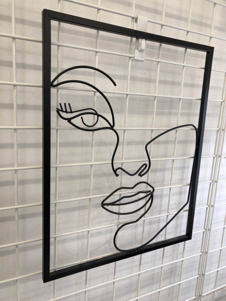 BLACK METAL LADY EYE & LIPS WALL ART.