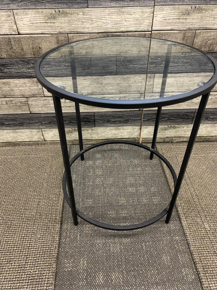 ROUND BLACK METAL SIDE TABLE W/GLASS TOP.