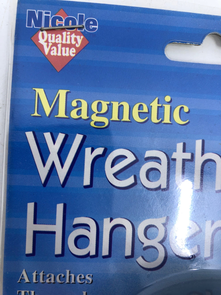 NIP MAGNETIC WREATH HANGER