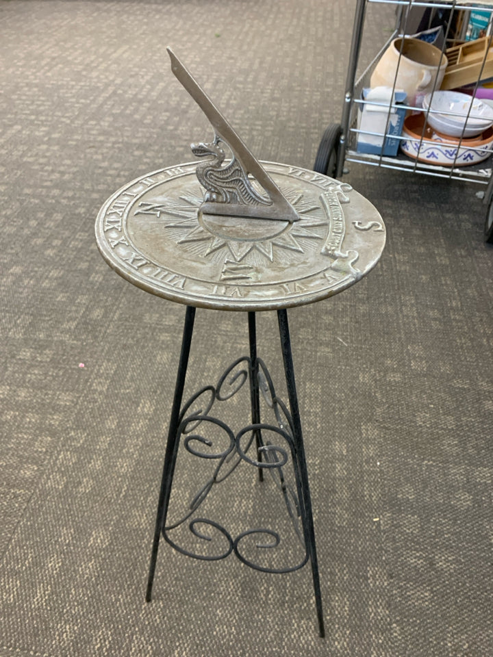 METAL SUNDIAL GARDEN DECOR.
