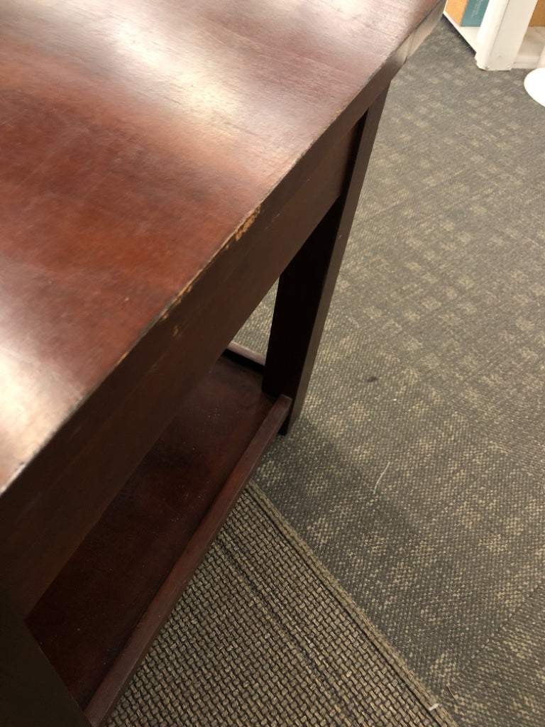 FAUX CHERRY COLORED WOOD SIDE TABLE W/ DRAWER.