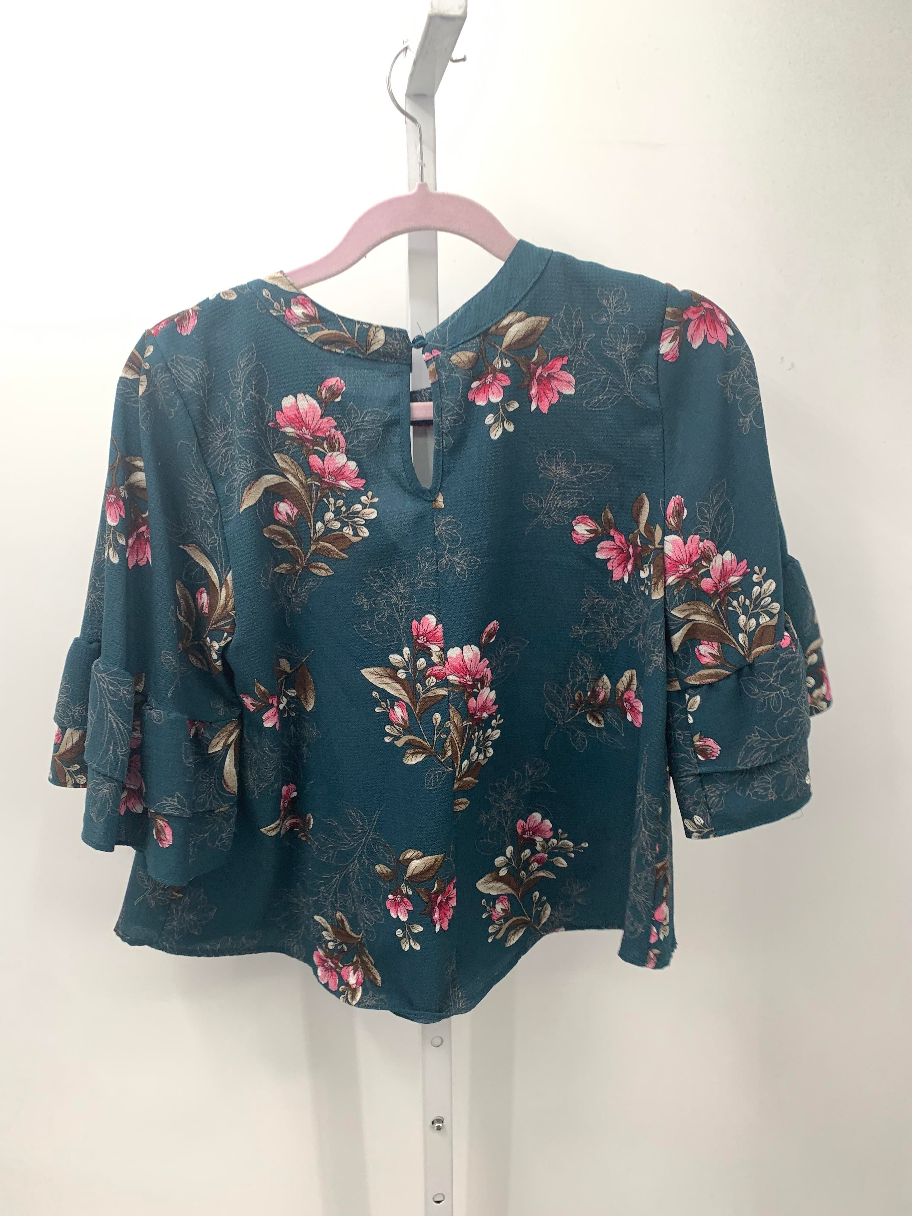 Size Small Juniors Short Sleeve Shirt