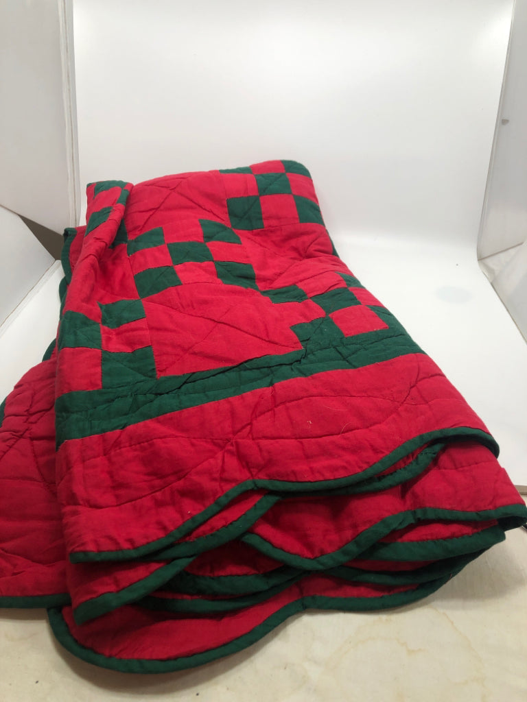 RED AND GREEN QUILTED TABLECLOTH.