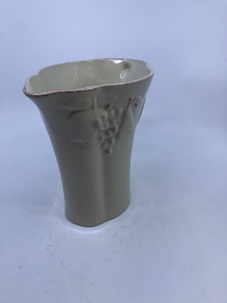 CERAMIC OVAL PITCHER.