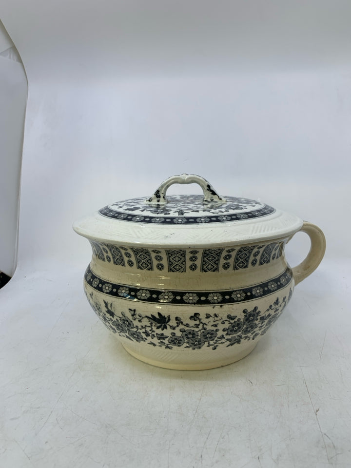 VTG IVORY W/ BLACK FLORAL CHAMBER POT W/ LID.