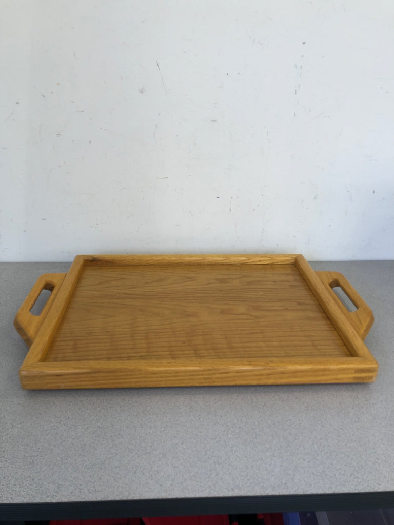 LARGE BLONDE WOOD TRAY.