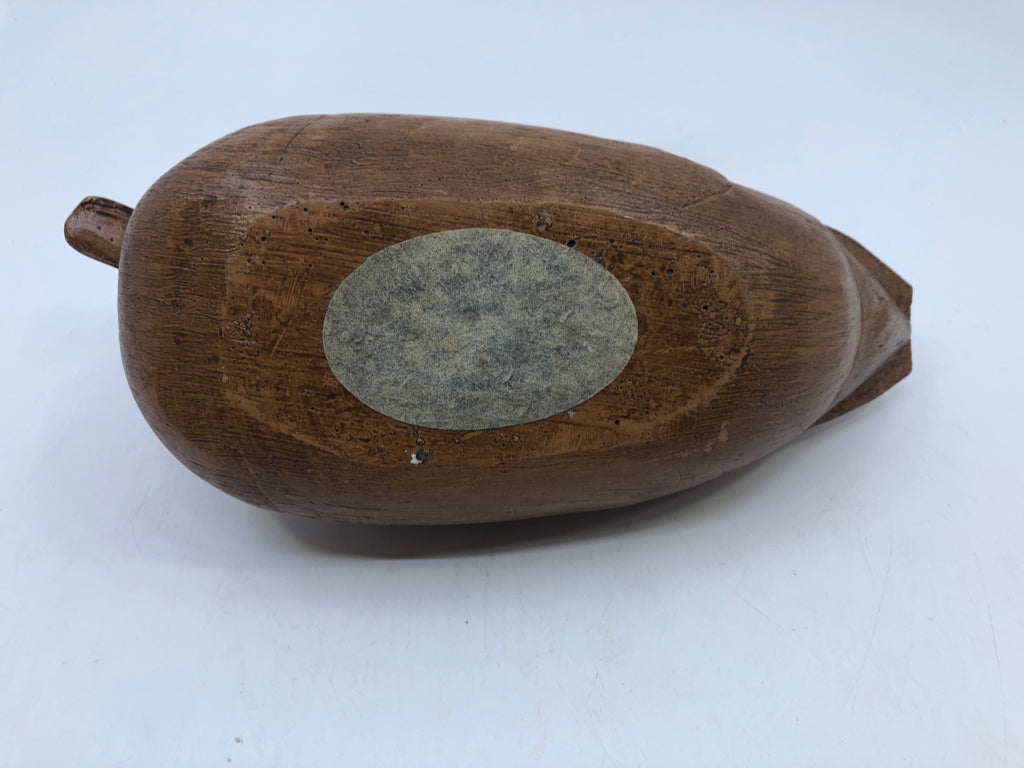 CARVED WOOD STYLE DUCK DECOR.