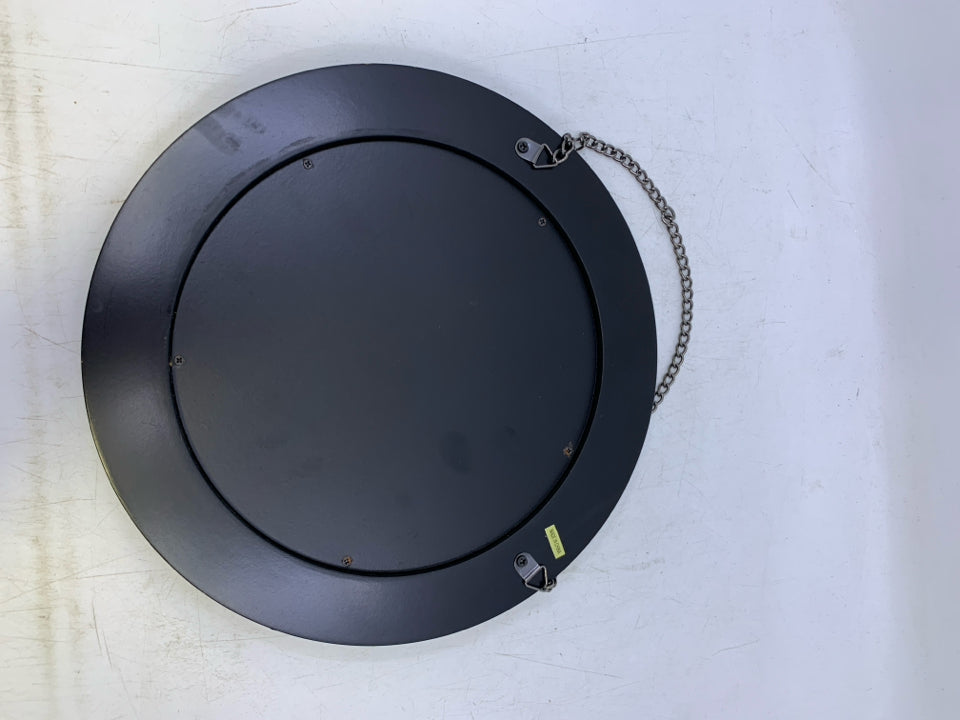 SMALL ROUND MIRROR.