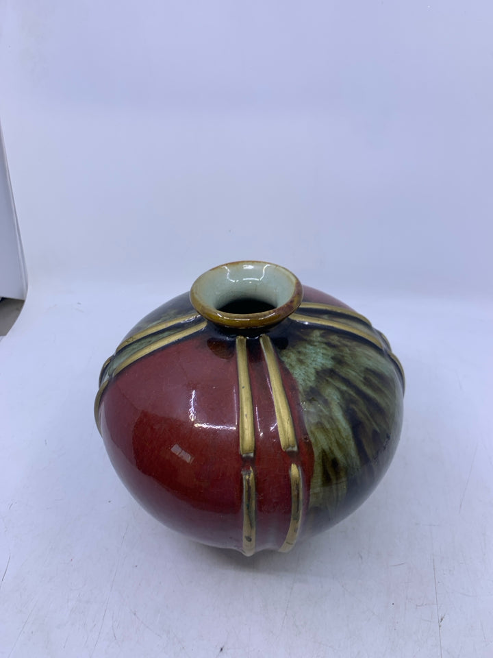 DARK GREEN/RED W/ GOLD EMBOSSED LINES VASE.