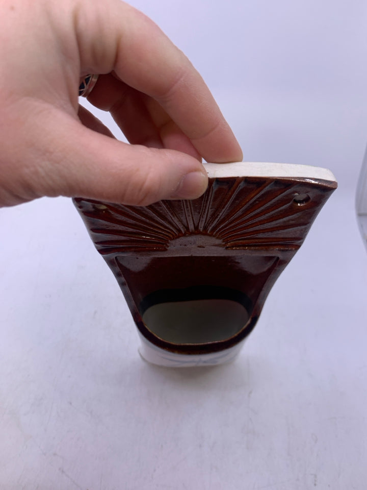 WALL POCKET BROWN TOP WHITE BOTTOM W/ BLUE FLOWERS.