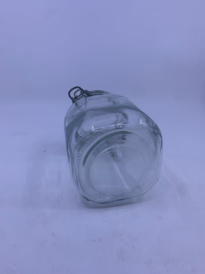 TALL SQUARE CANISTER W METAL CLASP.