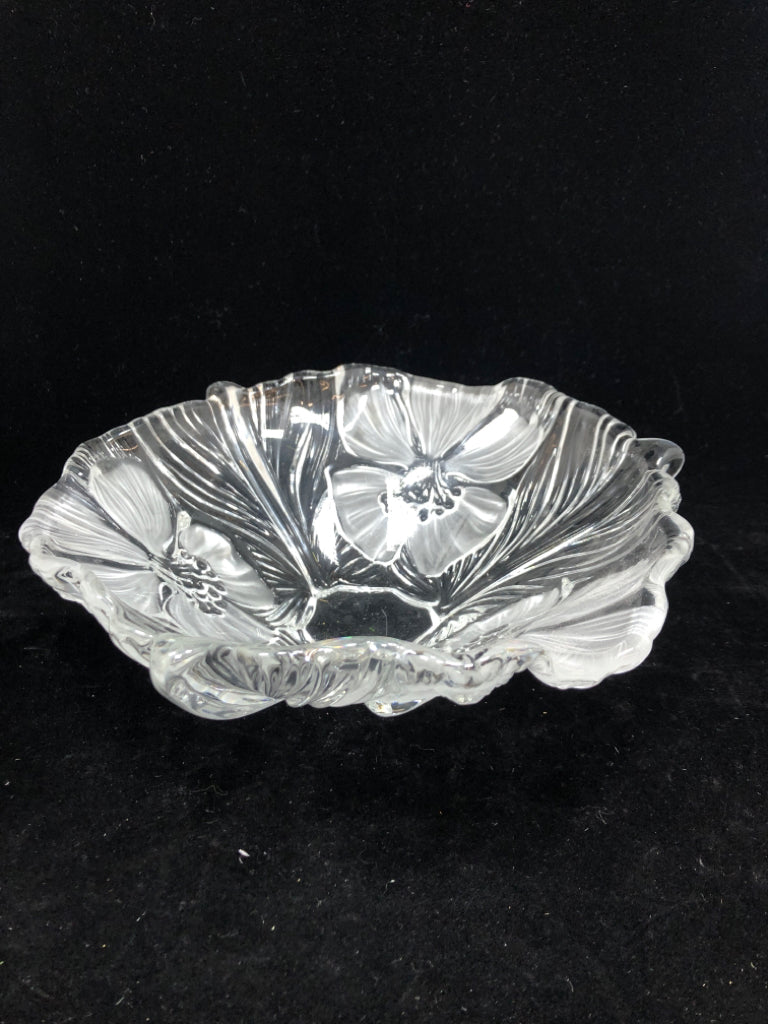 CLEAR GLASS BOWL W/FROSTED/EMBOSSED FLORAL DESIGN.