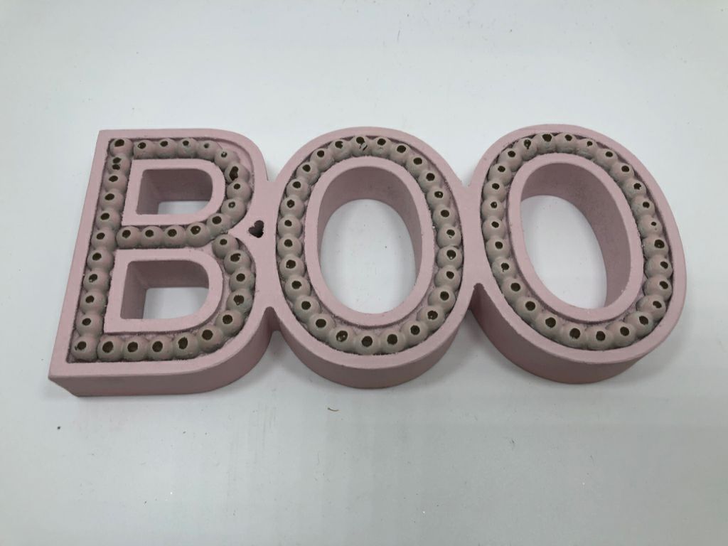 "BOO" PINK DISTRESSED BLOCK SIGN.
