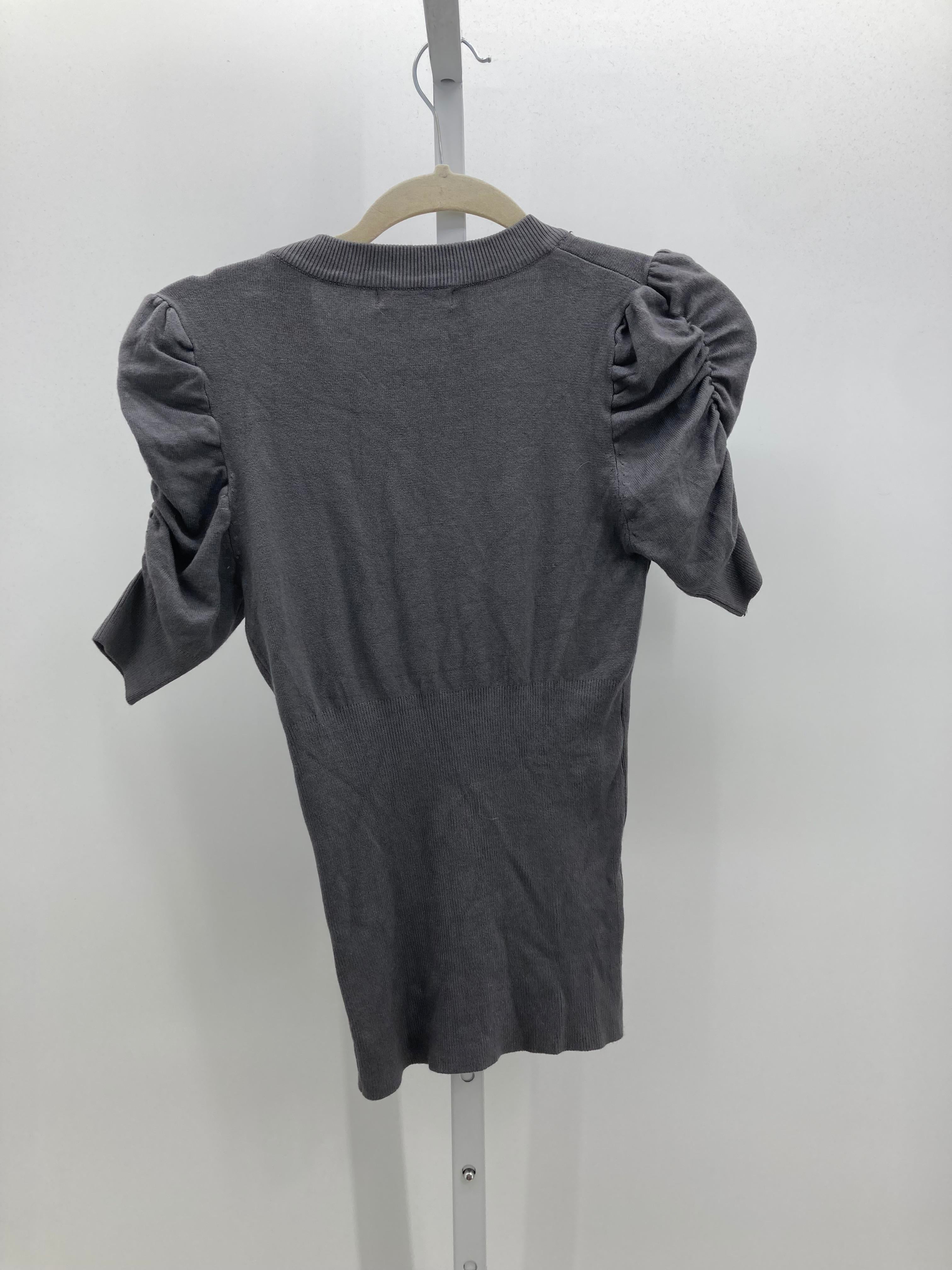 Size Small Juniors Short Sleeve Sweater