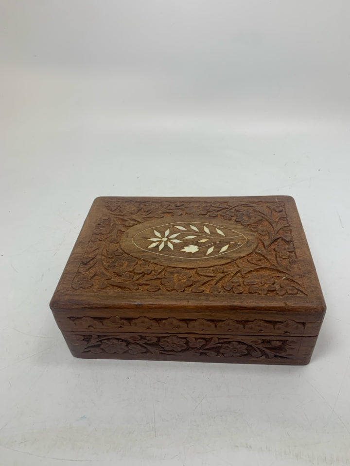 WOOD CARVED FLORAL JEWELRY BOX.