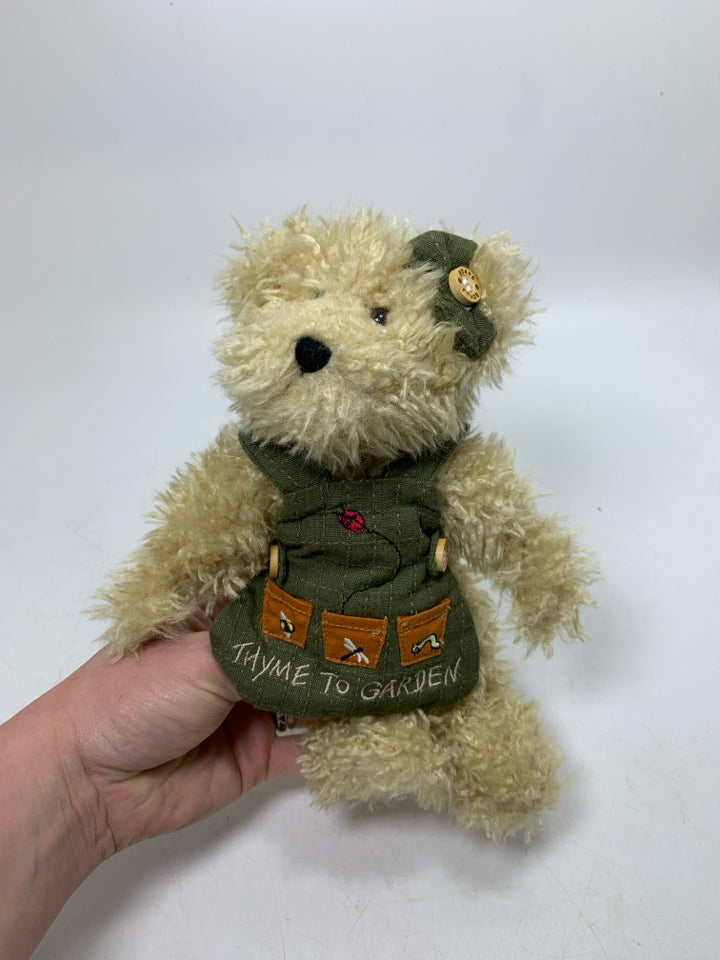 SHAGGY BLONDE BOYDS BEAR W/ GARDEN APRON.