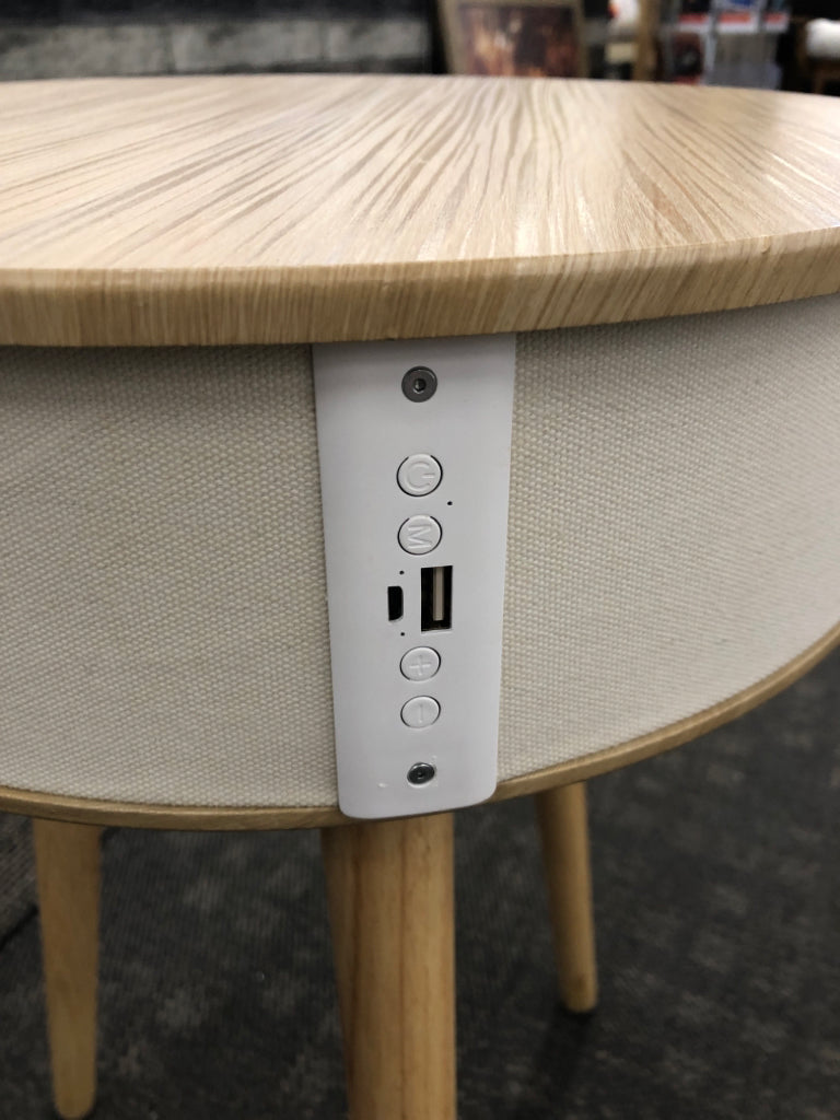 FAUX WOOD 3 LEGGED SIDE SPEAKER SIDE TABLE W/ CHARGER.